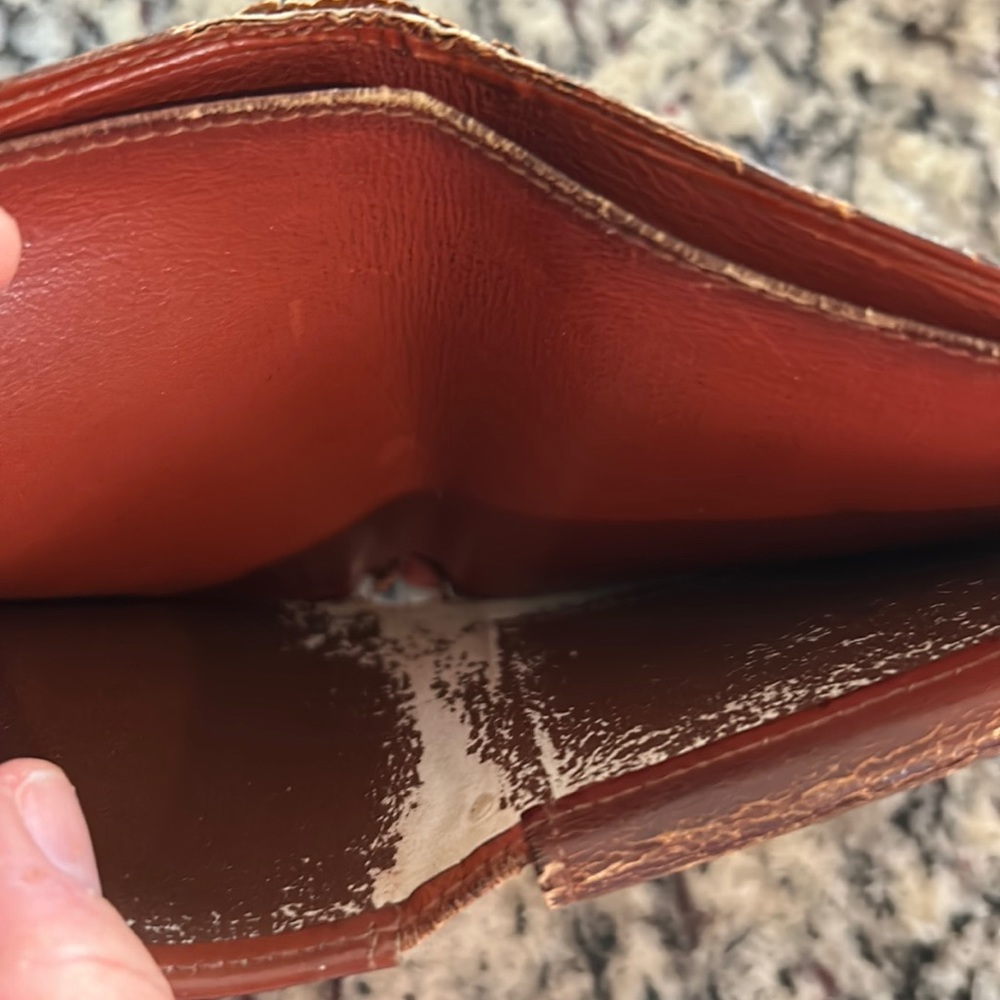 Louis Vuitton Epi Bifold Wallet - Picture 5 of 16